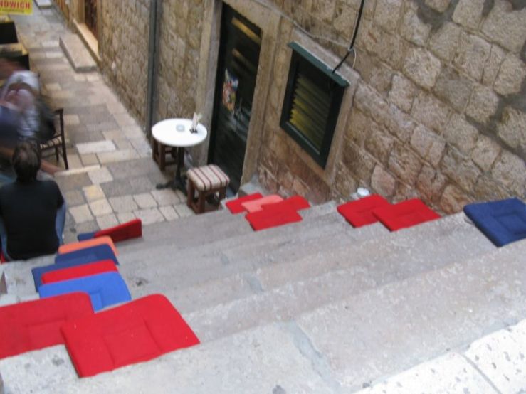 Dubrovnik_8 seating on steps