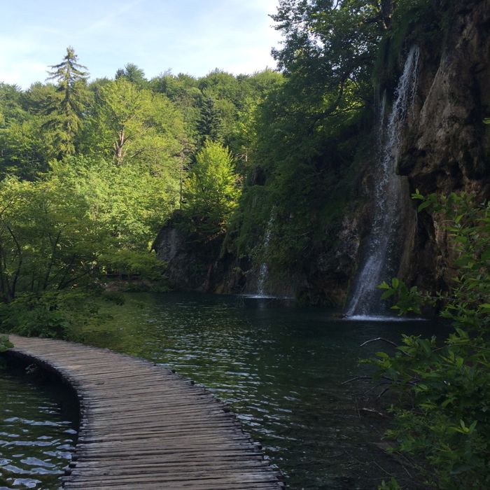 Plitvice10_path and falls