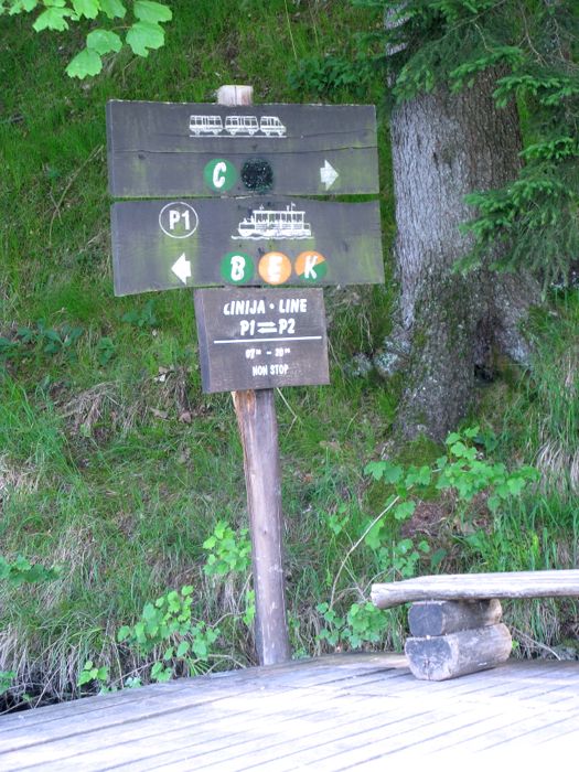 Plitvice13b_ferry and trail sign