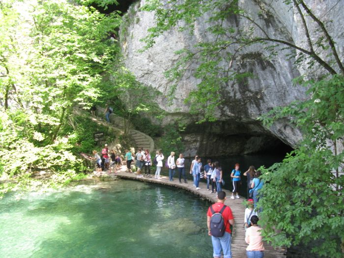 Plitvice5a_cove and boardwalk