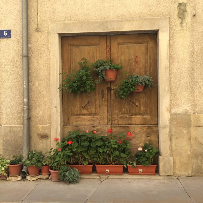 Buzet2_colorful doorway