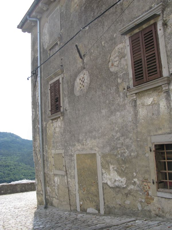 Buzet2a_old building
