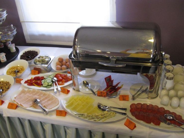 Vela Vrata_breakfast buffet2