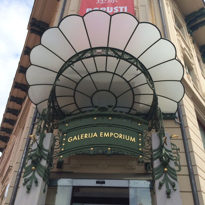 Ljubljana_Galleria8 fan roof over doorway