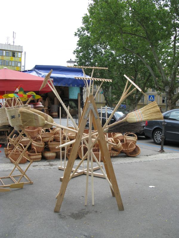 Ljubljana_market square2 brooms