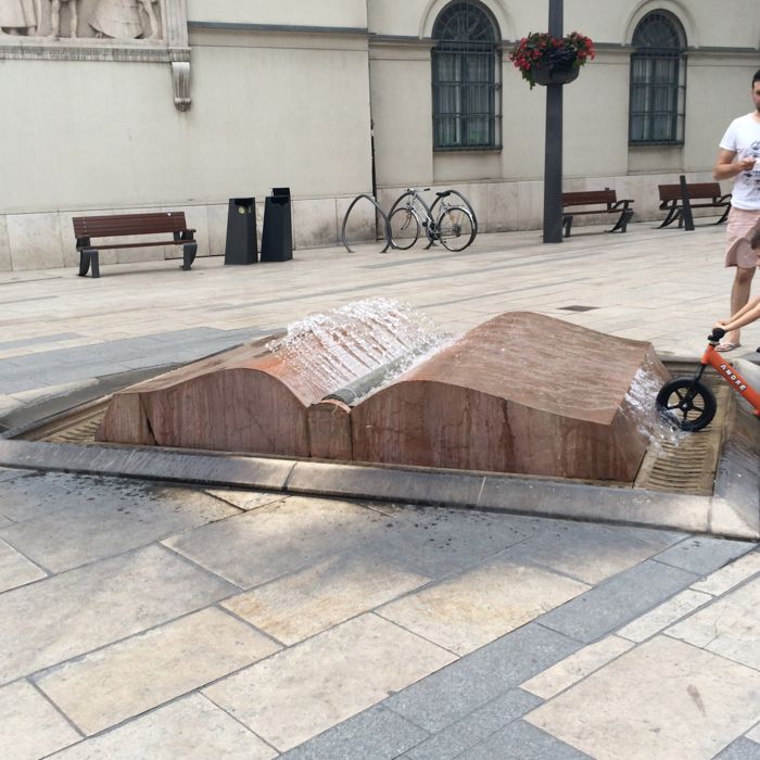 Budapest_17b University Square