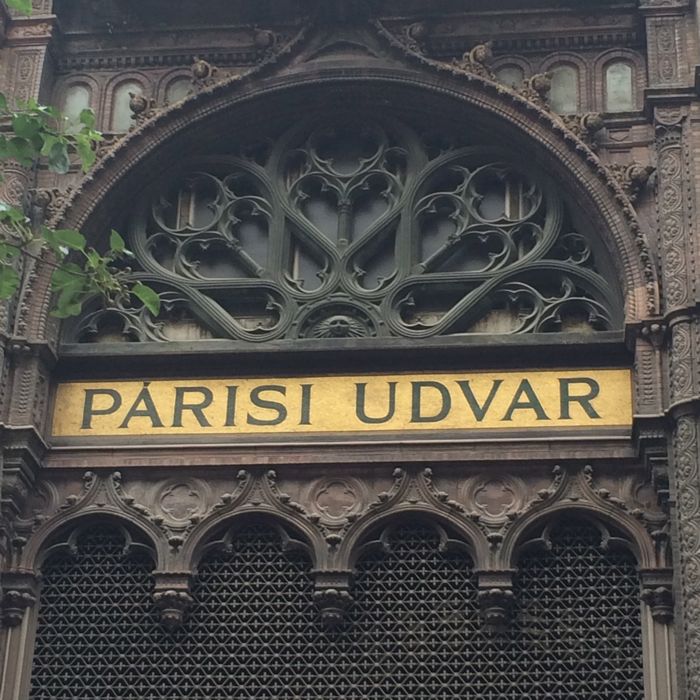 BudapestDay2_12a Parisi Udvar