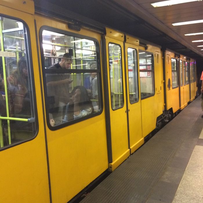 BudapestDay2_7b train yellow