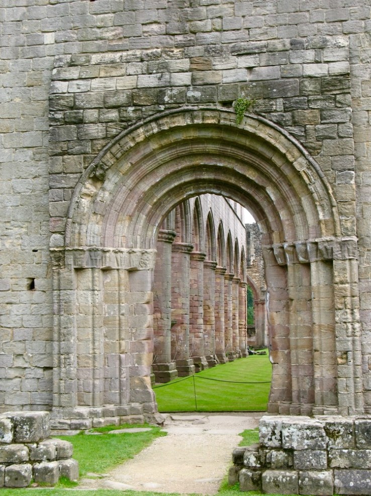 FountainsAbbey2008_2.jpg