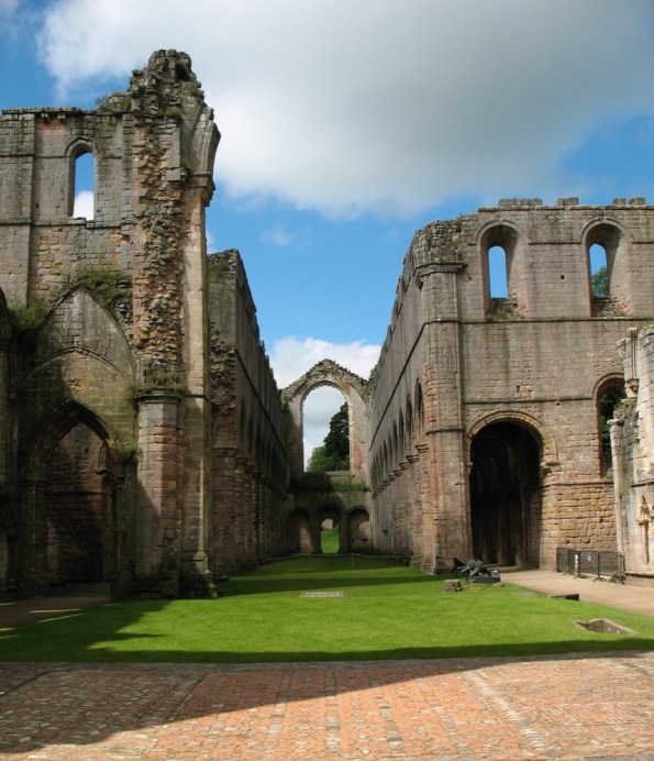 FountainsAbbey2008_7.jpg