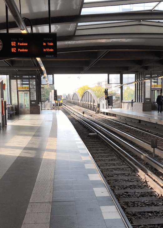 Berlin4_2 train arrives.png