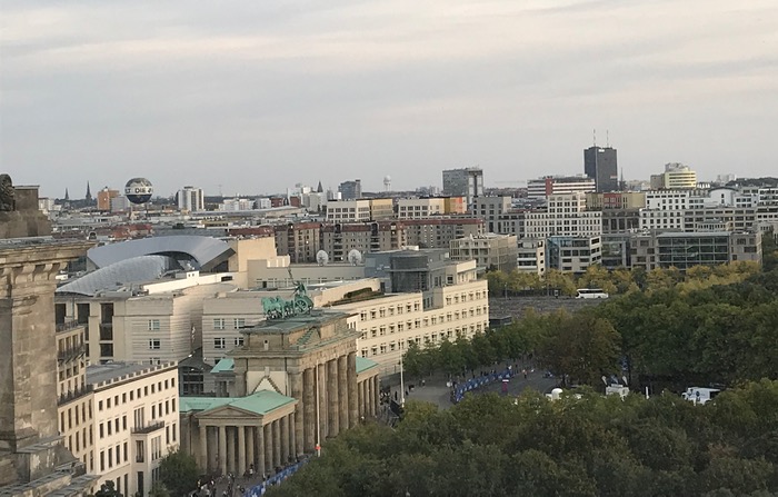 Reichstag_7 looking out