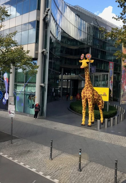 Berlin10_lego giraffe